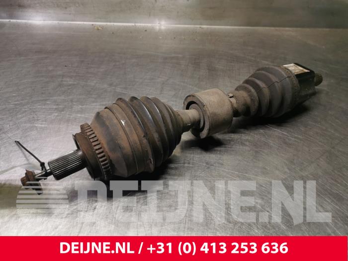 Front drive shaft, left from a Volvo V70 (SW) 2.4 T 20V 2002