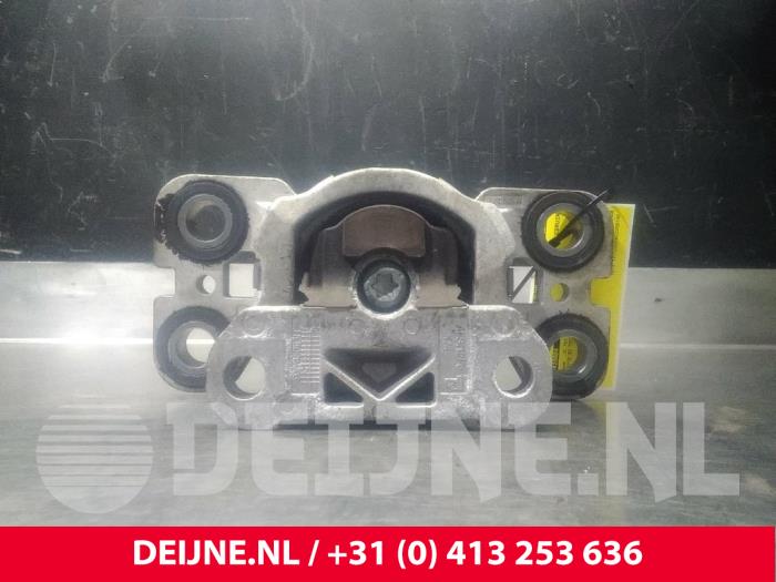 Used Engine mount Volvo XC60 I (DZ) 2.4 D5 20V AWD Geartronic Price € 50,00 Margin scheme offered by van Deijne Onderdelen Uden B.V.