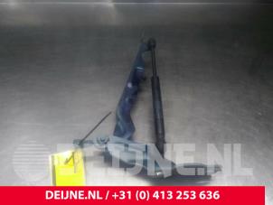 Begagnade Gångjärn, motorhuv Volvo XC60 I (DZ) 2.4 D5 20V AWD Geartronic Pris € 35,00 Marginaltabell erbjuds av van Deijne Onderdelen Uden B.V.