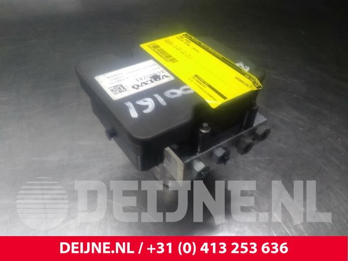 Usagé Bloc ABS Volvo XC40 (XZ) 2.0 T4 AWD Geartronic 16V Prix € 120,00 Règlement à la marge proposé par van Deijne Onderdelen Uden B.V.