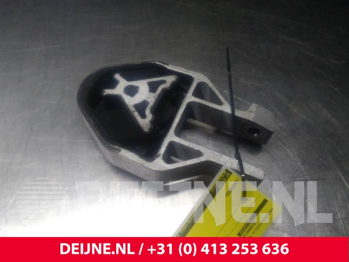 Used Engine mount Volvo XC40 (XZ) 2.0 T4 AWD Geartronic 16V Price € 30,00 Margin scheme offered by van Deijne Onderdelen Uden B.V.