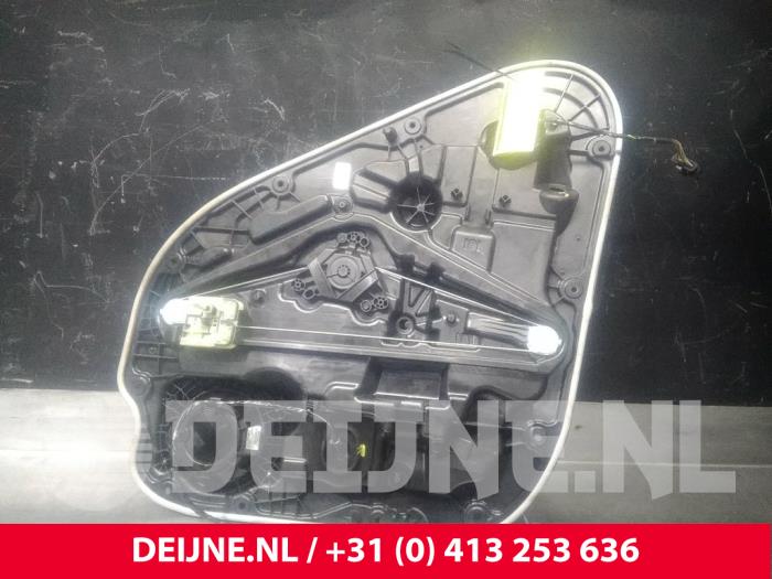 Volvo XC40 Rear door window mechanisms 4-door, right stock