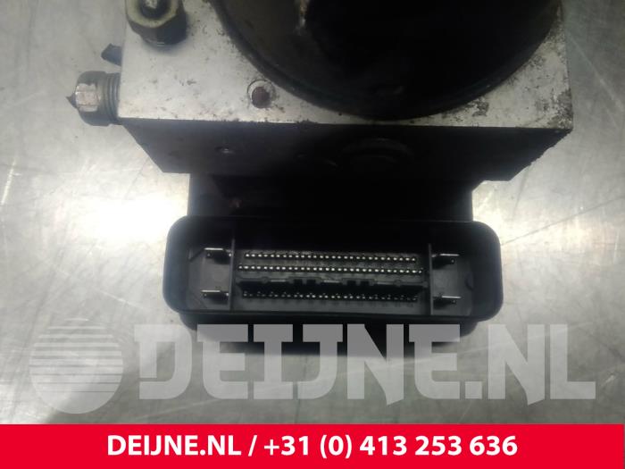 Usagé Pompe ABS Volvo S40 (MS) 1.6 16V Prix € 65,00 Règlement à la marge proposé par van Deijne Onderdelen Uden B.V.