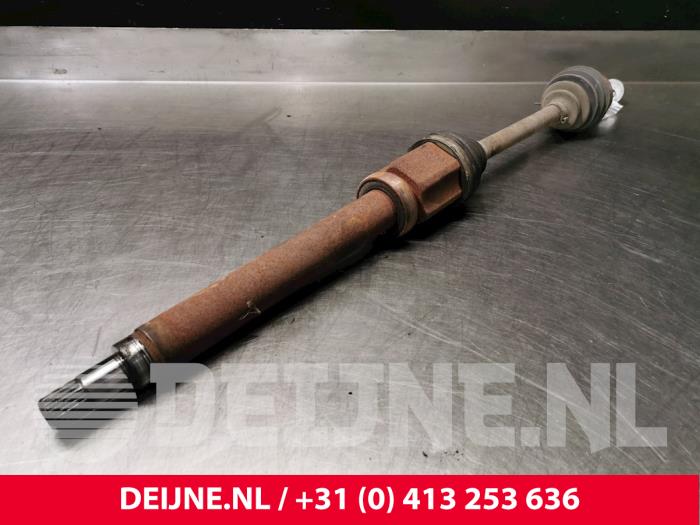 Front drive shaft, right from a Volvo V40 (MV) 1.6 D2 2013