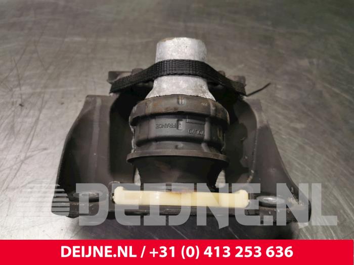 Used Engine mount Volvo XC60 II (UZ) 2.0 D4 16V Price € 85,00 Margin scheme offered by van Deijne Onderdelen Uden B.V.
