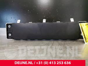 Used Knee airbag Volvo XC60 II (UZ) 2.0 D4 16V Price € 300,00 Margin scheme offered by van Deijne Onderdelen Uden B.V.