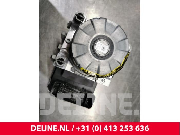 Gebrauchte ABS Pumpe Volvo XC60 II (UZ) 2.0 D4 16V Preis € 450,00 Margenregelung angeboten von van Deijne Onderdelen Uden B.V.