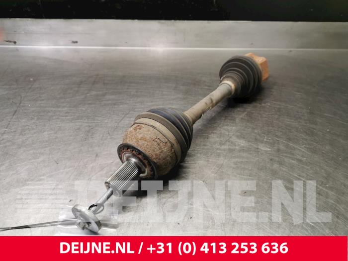 Front drive shaft, left from a Volvo V70 (BW) 2.0 D4 16V 2016