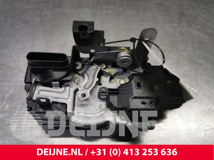 Front Door Lock Mechanism 4 door Right Volvo V40 Cross Country 1 6 D2 31440390