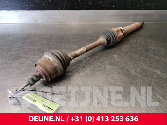 Volvo V40 Front drive shafts, right stock | ProxyParts.com