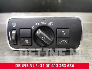 Usados Interruptor de luz Volvo V60 I (FW/GW) 2.4 D6 20V Plug-in Hybrid AWD Precio € 25,00 Norma de margen ofrecido por van Deijne Onderdelen Uden B.V.