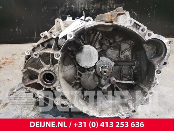 Gearbox Volvo V70 2 4 D5 20V 215 1285121 D5244T11 M66 gearbox-volvo-v70-2-4-d5-20v-215-1285121-d5244t11-m66