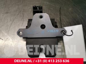 Used Tailgate lock mechanism Volvo V40 (MV) 1.6 D2 Price € 25,00 Margin scheme offered by van Deijne Onderdelen Uden B.V.