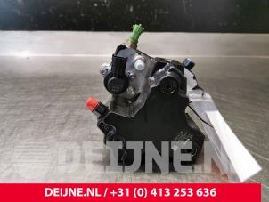 Used Mechanical fuel pump Volvo XC70 Price € 200,00 Margin scheme offered by van Deijne Onderdelen Uden B.V.