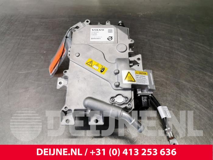 Używane DC/CD konwertor Volvo V60 I (FW/GW) 2.4 D6 20V Plug-in Hybrid AWD Cena € 250,00 Procedura marży oferowane przez van Deijne Onderdelen Uden B.V.