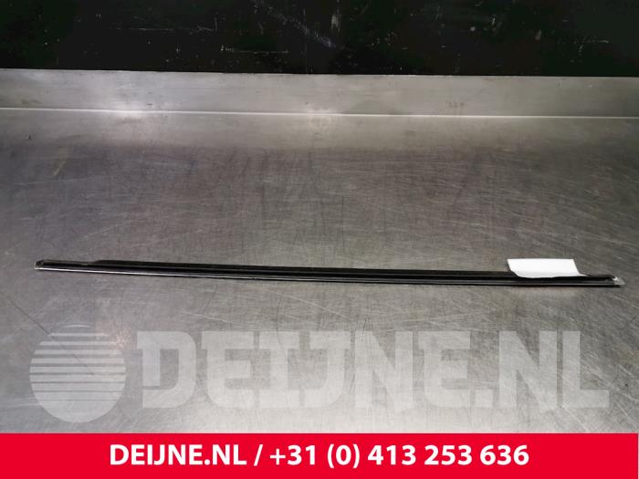 Window rubber Volvo XC60 2.0 DRIVe 20V - 31371113