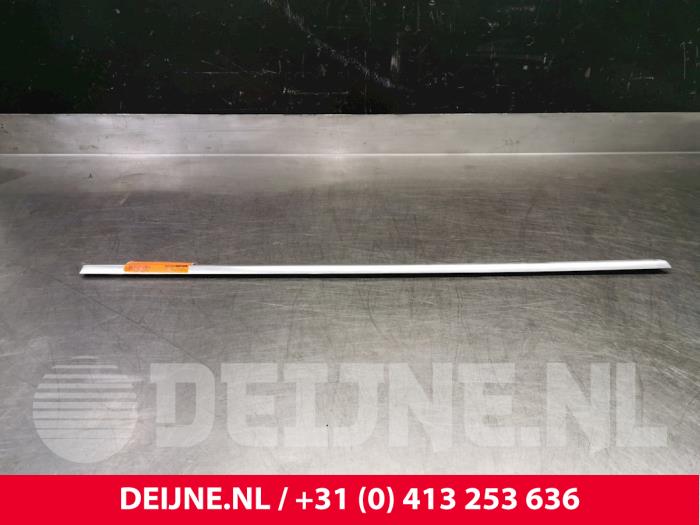 Usados Aleta de ventanilla Volvo XC60 I (DZ) 2.0 DRIVe 20V Precio € 15,00 Norma de margen ofrecido por van Deijne Onderdelen Uden B.V.