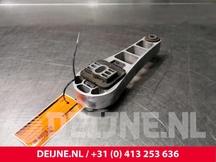 Usagé Support moteur Volvo S80 (AR/AS) 4.4 V8 32V AWD Prix € 25,00 Règlement à la marge proposé par van Deijne Onderdelen Uden B.V.
