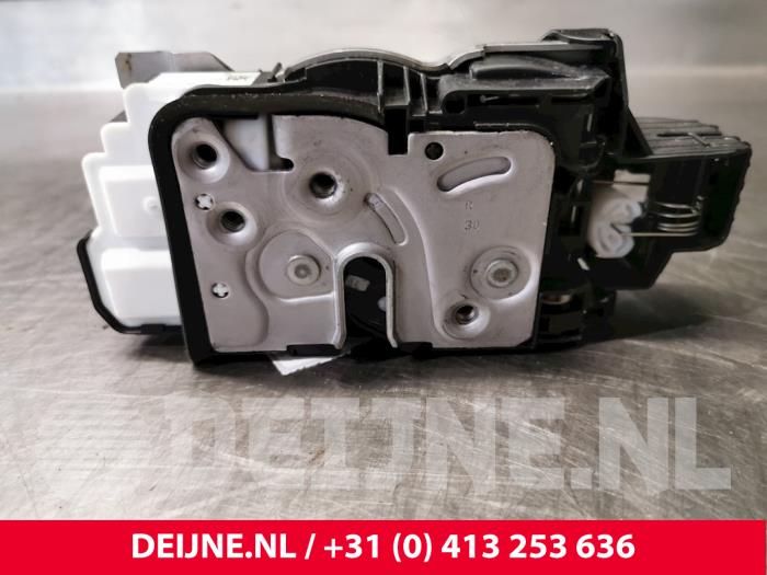 Rear door mechanism 4-door, right Volvo V90 II 2.0 D4 16V - 31462447