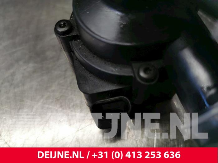 Additional water pump from a Volvo V90 II (PW) 2.0 D4 16V 2018