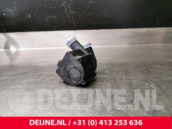 Additional water pump from a Volvo V90 II (PW) 2.0 D4 16V 2018