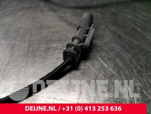 Engine temperature sensor from a Volvo V90 Cross Country (PZ) 2.0 D4 16V AWD 2019
