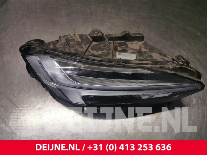 Headlight, right Volvo V90 II 2.0 T5 16V Polestar - 32228683 VOLVO