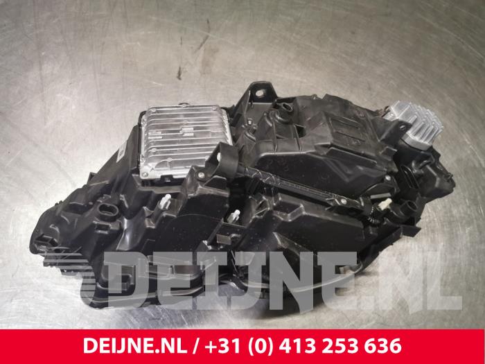 Headlight, right Volvo V90 II 2.0 T5 16V Polestar - 32228683 VOLVO