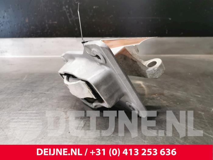 Used Engine mount Volvo XC90 II 2.0 D5 16V AWD Price € 75,00 Margin scheme offered by van Deijne Onderdelen Uden B.V.