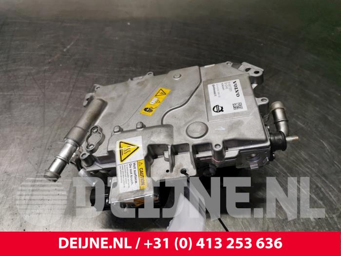 Używane DC/CD konwertor Volvo V60 I (FW/GW) 2.4 D6 20V Plug-in Hybrid AWD Cena € 700,00 Procedura marży oferowane przez van Deijne Onderdelen Uden B.V.