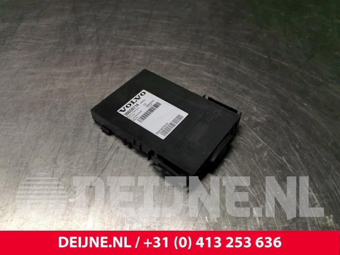 Używane Modul keyless vehicle Volvo V60 I (FW/GW) 2.4 D6 20V Plug-in Hybrid AWD Cena € 75,00 Procedura marży oferowane przez van Deijne Onderdelen Uden B.V.