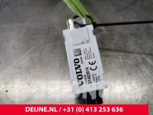 Used Antenna Amplifier Volvo XC60 II (UZ) 2.0 T5 16V AWD Price € 25,00 Margin scheme offered by van Deijne Onderdelen Uden B.V.