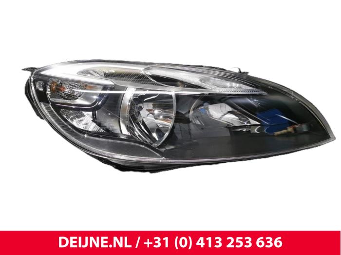 Nowe Reflektor prawy Volvo V40 Cena € 411,40 Z VAT oferowane przez van Deijne Onderdelen Uden B.V.