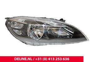 New Headlight, right Volvo V40 Price € 375,10 Inclusive VAT offered by van Deijne Onderdelen Uden B.V.