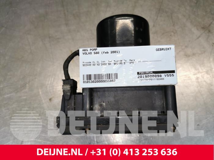 Usagé Pompe ABS Volvo S80 (TR/TS) 2.4 SE 20V 170 Prix € 70,00 Règlement à la marge proposé par van Deijne Onderdelen Uden B.V.