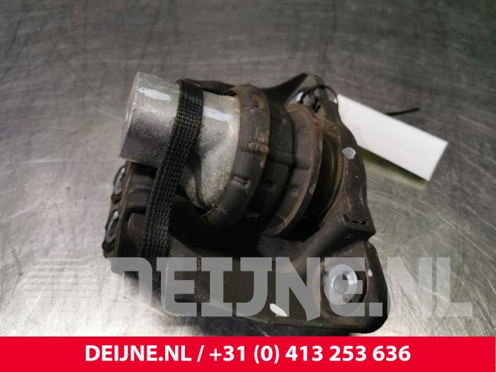 Used Engine mount Volvo XC90 II 2.0 D5 16V AWD Price € 45,00 Margin scheme offered by van Deijne Onderdelen Uden B.V.