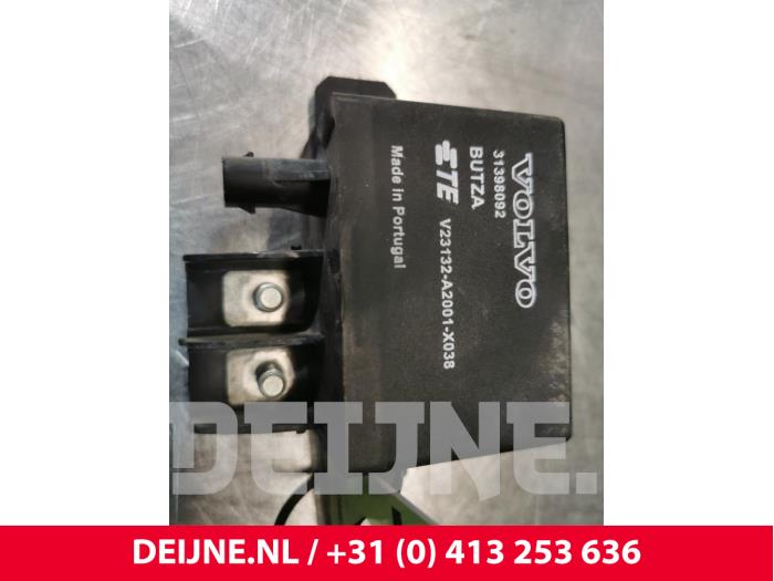 Begagnade Relä Volvo XC90 II 2.0 D5 16V AWD Pris € 15,00 Marginaltabell erbjuds av van Deijne Onderdelen Uden B.V.