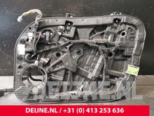 Używane Mechanizm szyby prawej przedniej wersja 4-drzwiowa Volvo XC90 II 2.0 D5 16V AWD Cena € 200,00 Procedura marży oferowane przez van Deijne Onderdelen Uden B.V.