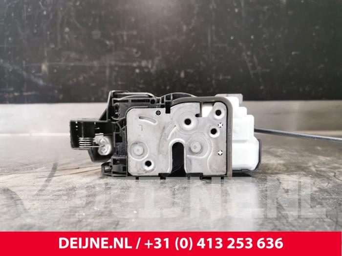 Rear door lock mechanism 4door, left Volvo XC90 II 2.0 D5 16V AWD 31349898