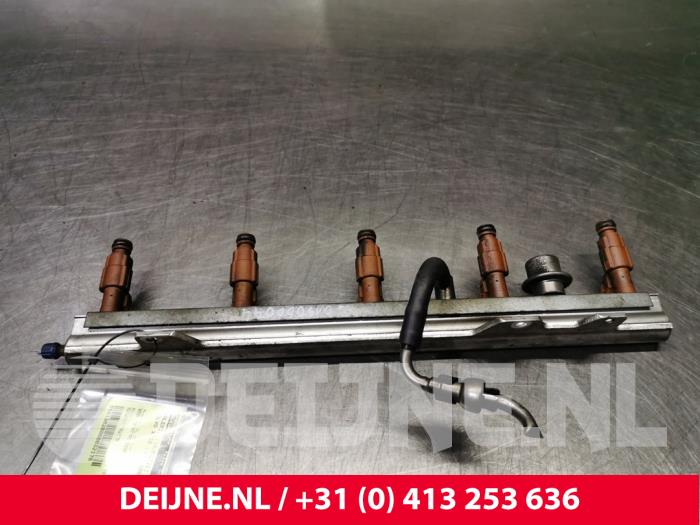 Usagé Système d'injection Volvo XC70 (SZ) XC70 2.4 T 20V Prix € 50,00 Règlement à la marge proposé par van Deijne Onderdelen Uden B.V.