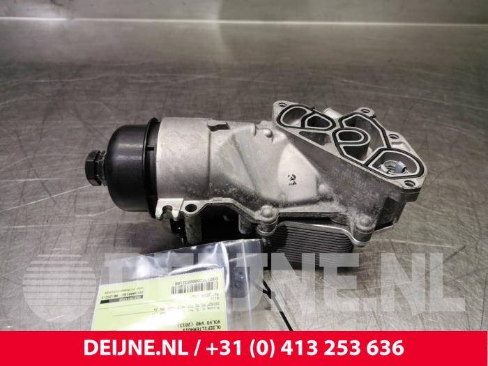 Gebrauchte Ölfiltergehäuse Volvo V40 (MV) 1.6 D2 Preis € 50,00 Margenregelung angeboten von van Deijne Onderdelen Uden B.V.