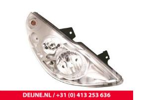 New Headlight, right Opel Movano Price € 141,57 Inclusive VAT offered by van Deijne Onderdelen Uden B.V.