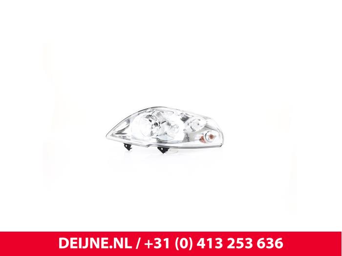 Nowe Reflektor prawy Renault Master Cena € 141,57 Z VAT oferowane przez van Deijne Onderdelen Uden B.V.