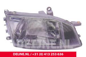 Nowe Reflektor prawy Toyota Hiace Cena € 68,97 Z VAT oferowane przez van Deijne Onderdelen Uden B.V.