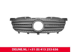 New Grille Mercedes Sprinter Price € 36,30 Inclusive VAT offered by van Deijne Onderdelen Uden B.V.