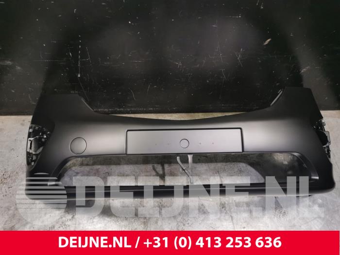 Stoßstange vorne van een Opel Vivaro 2015