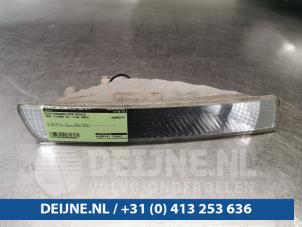 Usagé Feu clignotant droit Opel Vivaro 1.9 DI Prix € 18,15 Prix TTC proposé par van Deijne Onderdelen Uden B.V.