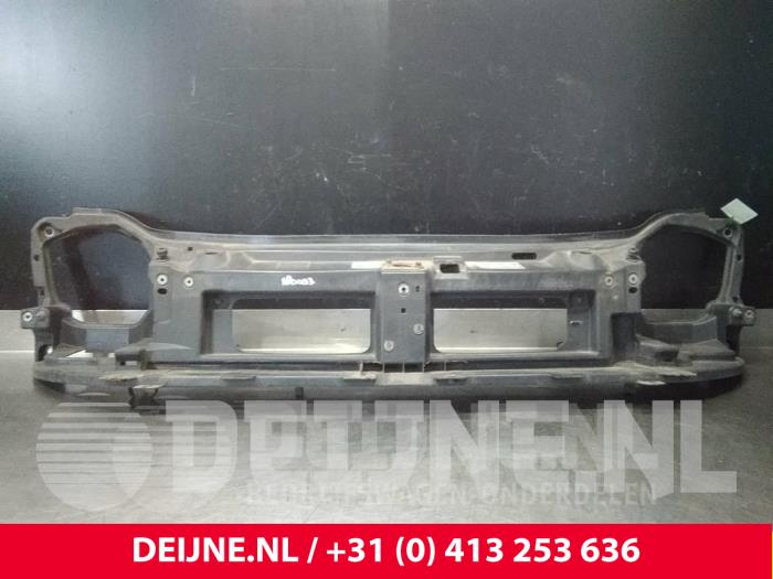 Begagnade Front Opel Vivaro 1.9 DTI 16V Pris € 121,00 Inklusive moms erbjuds av van Deijne Onderdelen Uden B.V.