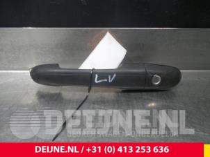 Usados Manija de puerta de 2 puertas izquierda Mercedes Vito (639.6) 2.2 109 CDI 16V Precio € 36,30 IVA incluido ofrecido por van Deijne Onderdelen Uden B.V.