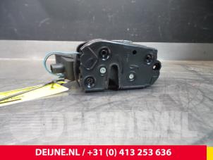 Used Door lock mechanism 2-door, left Mercedes Vito (639.6) 2.2 109 CDI 16V Price € 30,25 Inclusive VAT offered by van Deijne Onderdelen Uden B.V.